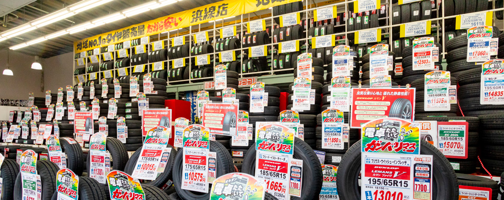 店舗タイヤコーナー写真
